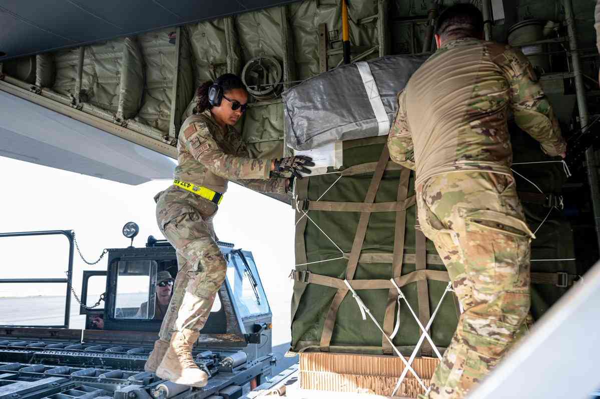 الجيش الأمريكي يجري خامس عملية إنزال مساعدات للقطاع (صور)