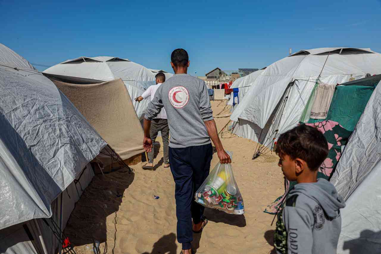 وصول مساعدات إنسانية مغربية لسكان غزة والقدس (صور)
