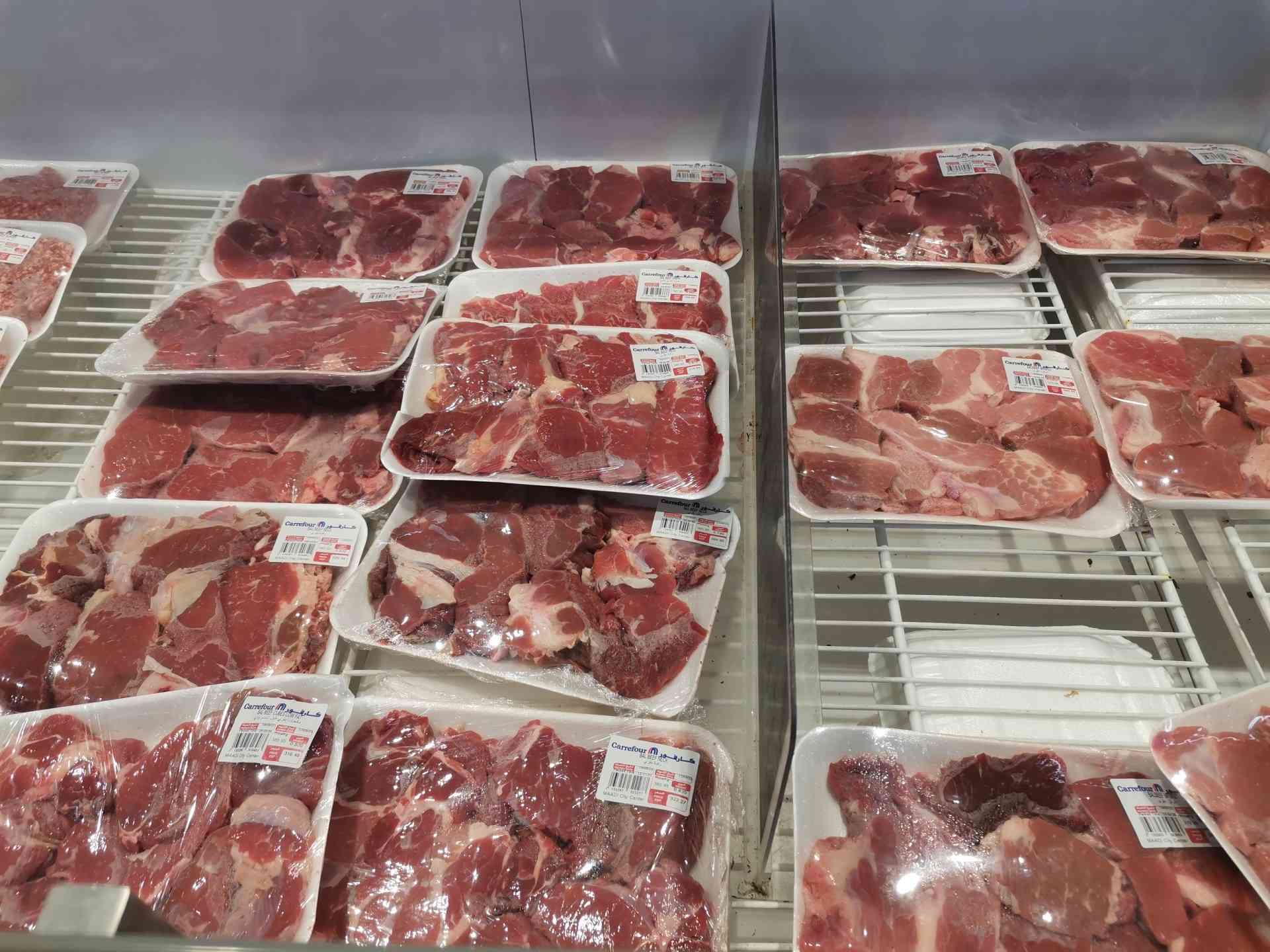 هل كميات اللحوم كافية بالأسواق خلال شهر رمضان؟