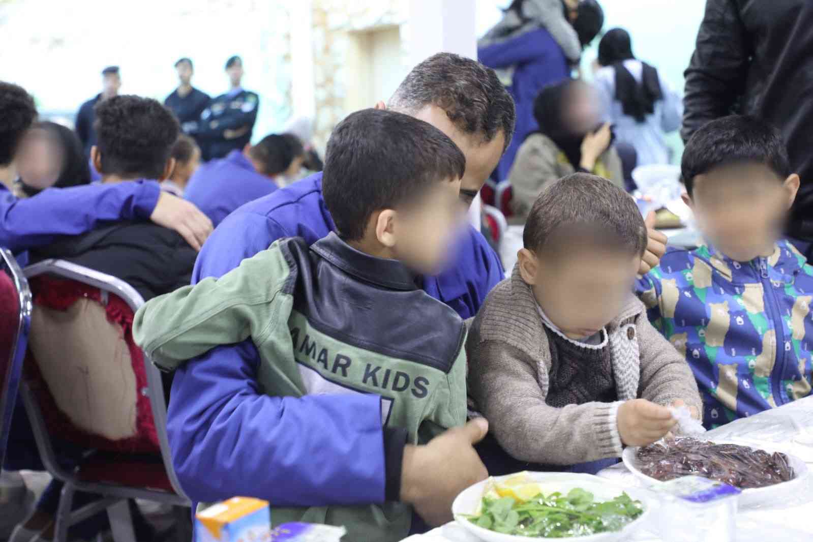 إفطارات رمضانية للنزلاء وذويهم على موائد مراكز الإصلاح والتأهيل  (صور)