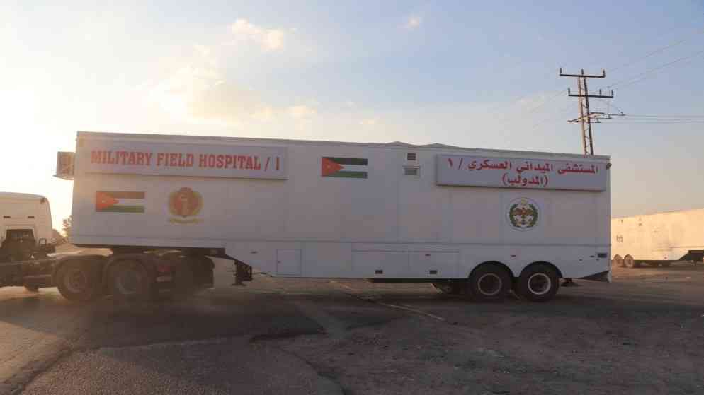 وفد عسكري فلسطيني يزور المستشفى الميداني الأردني نابلس