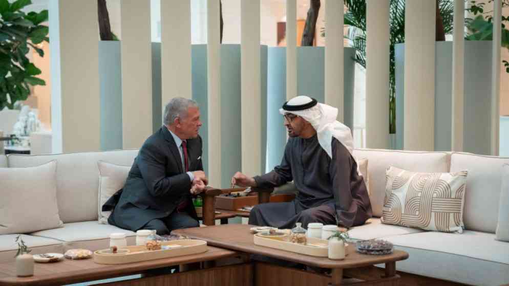 الملك والرئيس الإماراتي يؤكدان على ضرورة توفير المساعدات الكافية للأهل في غزة