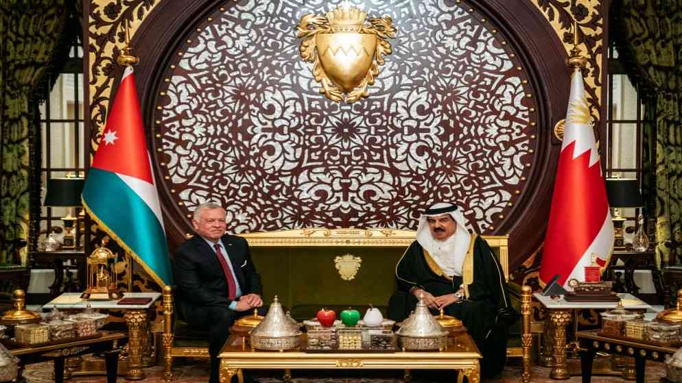 الملك والعاهل البحريني يؤكدان أهمية العمل على توسيع فرص التعاون