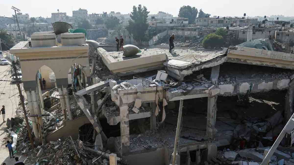 غزة: 32142 شهيدا والدود يخرج من جروح المصابين