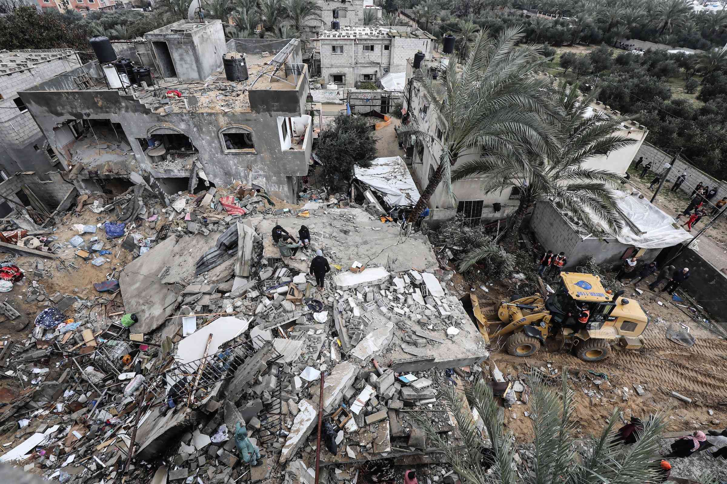 32333 شهيدا و74694 إصابة في غزة