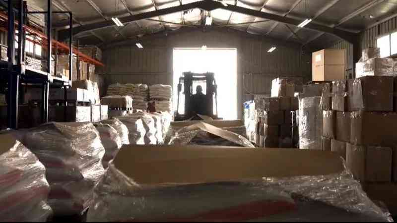 الأردن يسير ٧٣ شاحنة مساعدات غذائية جديدة للقطاع