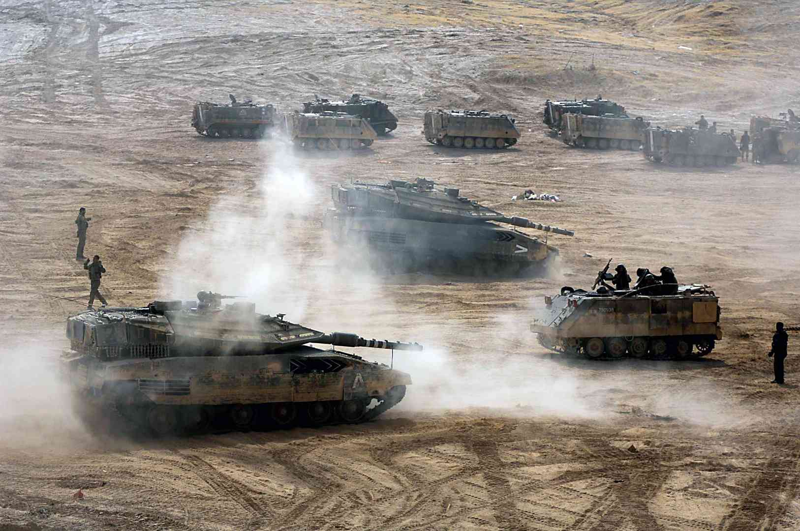 القسام تفجر منزل بقوة صهيونية راجلة.. وتستهدف الدبابات