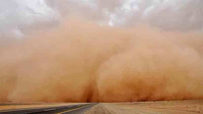 تحذير من موجات غبارية في مناطق بالأردن السبت