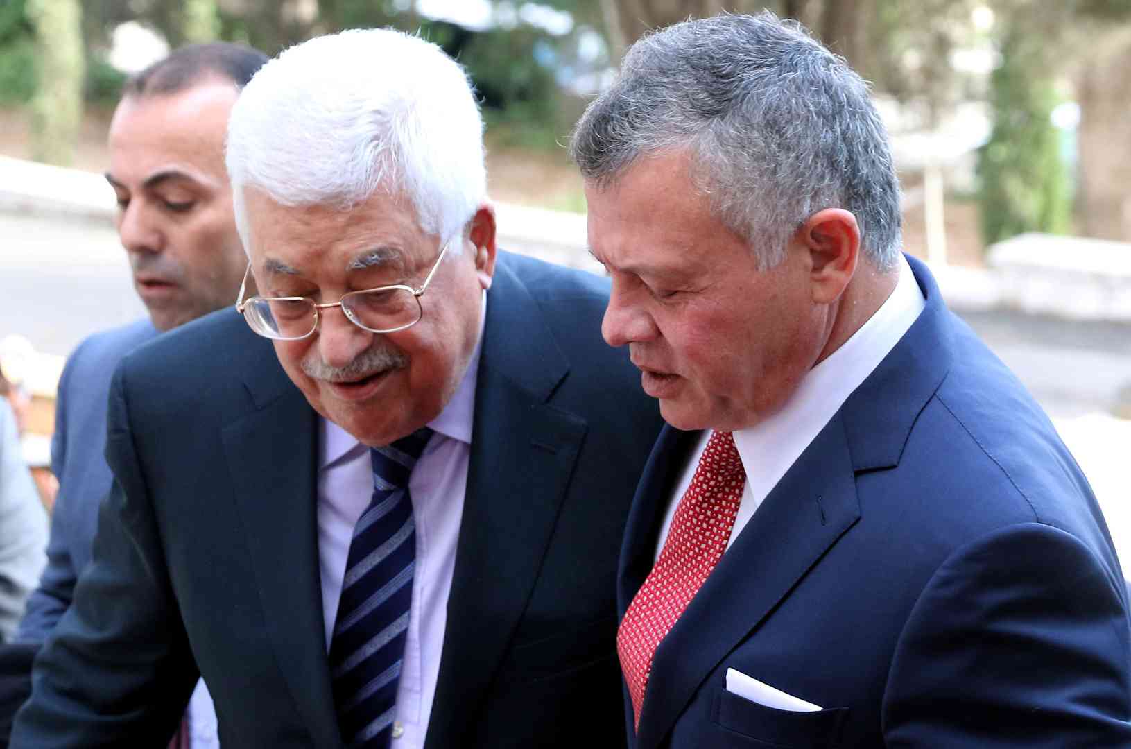 الملك يبحث مع عباس التطورات الخطيرة في القطاع