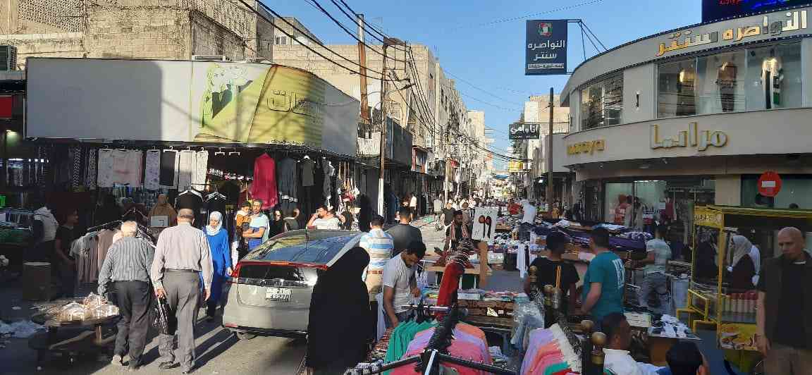 انخفاض إقبال المواطنين على التحضير للعيد في إربد