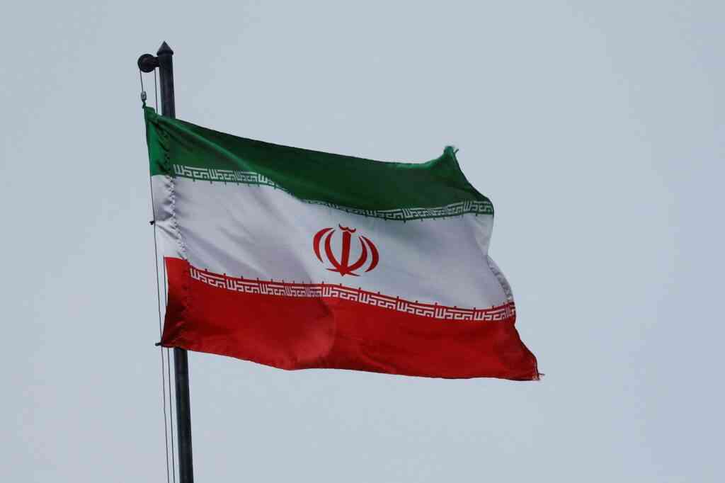 إيران تحذر أميركا: ابقوا بعيدا حتى لا تتأذوا
