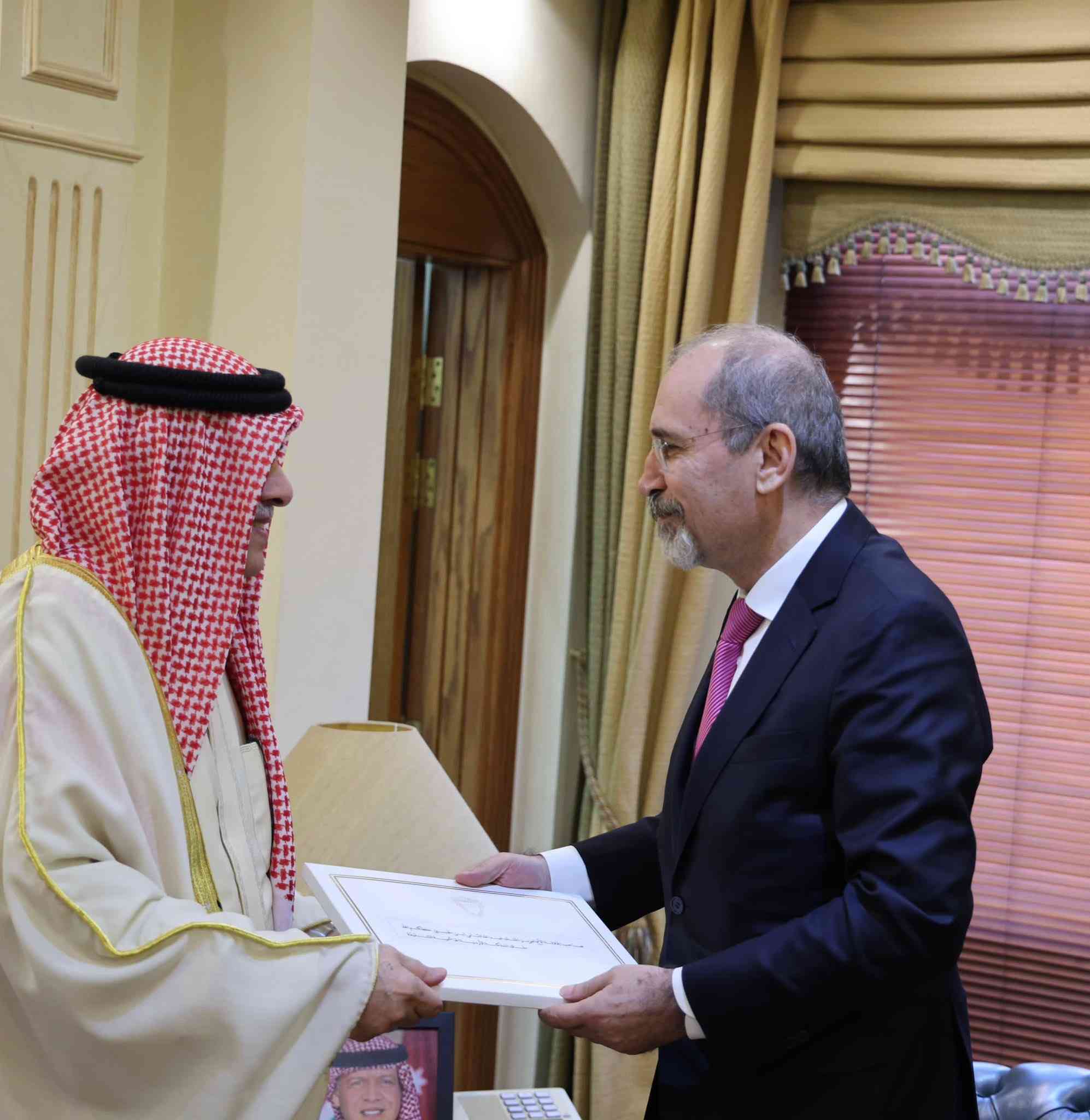 الملك يتلقى دعوة من العاهل البحريني لحضور القمة العربية