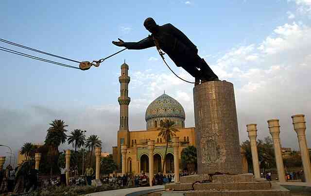 محطم تمثال صدام : نادم واتمنى عودته