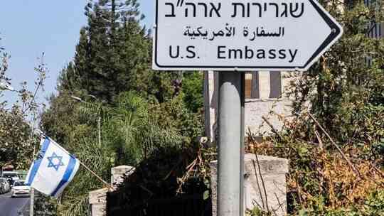 السفارة الأمريكية في القدس تحذر رعاياها