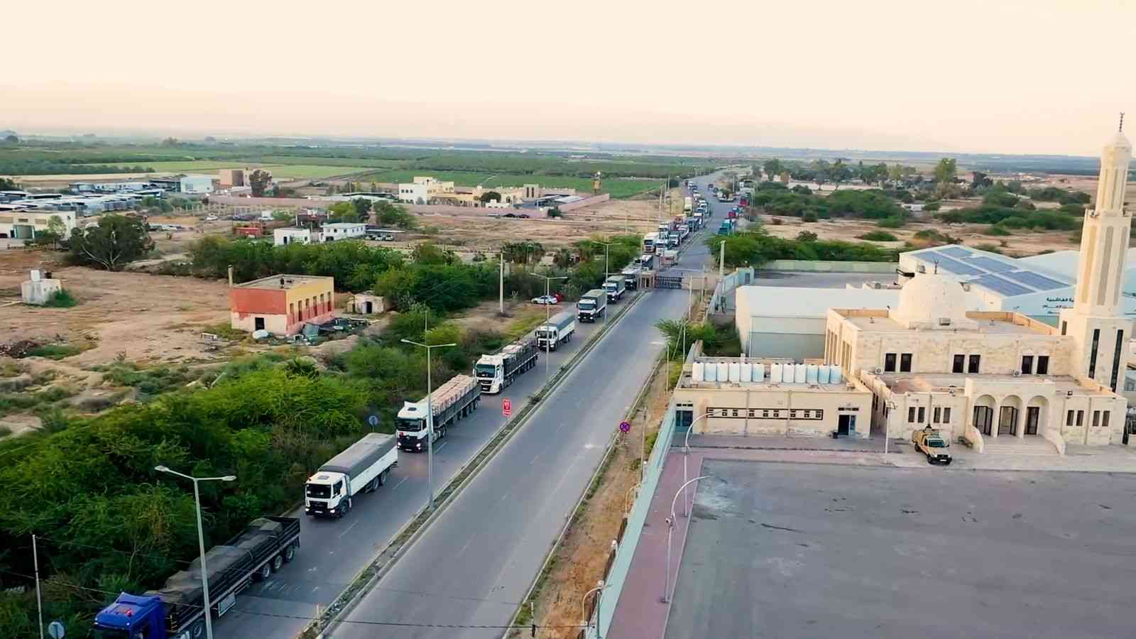 الخيرية الهاشمية: 100 شاحنة تصل غزة عبر معبر كرم أبو سالم (صور)