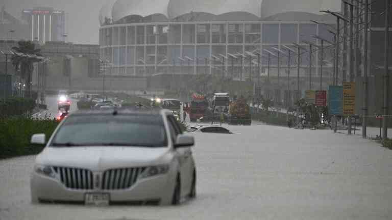 الإمارات تشهد أكبر كميات أمطار خلال الأعوام ال 75 الماضية