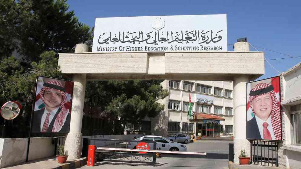 بحث القضايا المتعلقة بدراسة الطلبة العُمانيين في الأردن