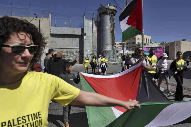 56 بالمئة من الأميركيين يتعاطفون مع الفلسطينيين