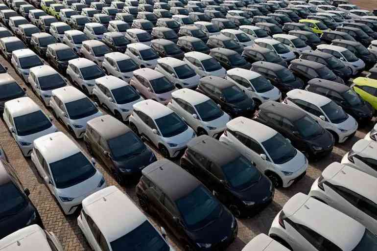 تسلا تخفض أسعار سياراتها في الصين.. تصاعد المنافسة للسيارات الكهربائية