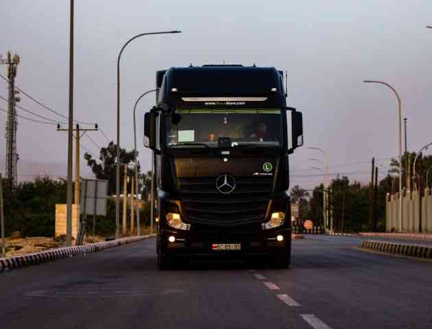 الأردن يسير 115 شاحنة مساعدات غذائية جديدة لغزة
