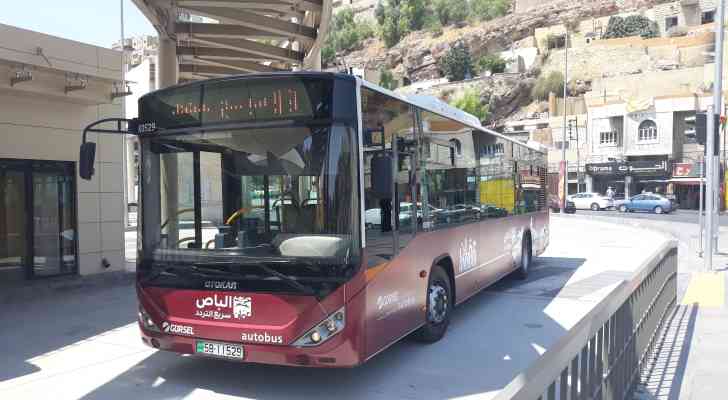 48 حافلة لخط الباص السريع عمان- الزرقاء