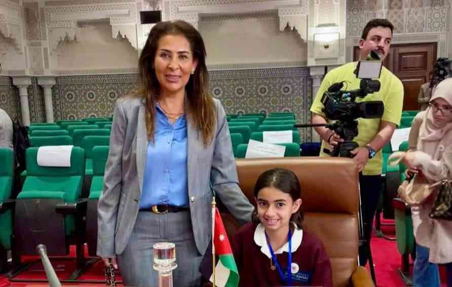 الطفلة الأردنية سيرين نصر الدين تشارك في الجلسة الرسمية للدورة الرابعة لمحاكاة القمة الإسلامية من أجل القدس