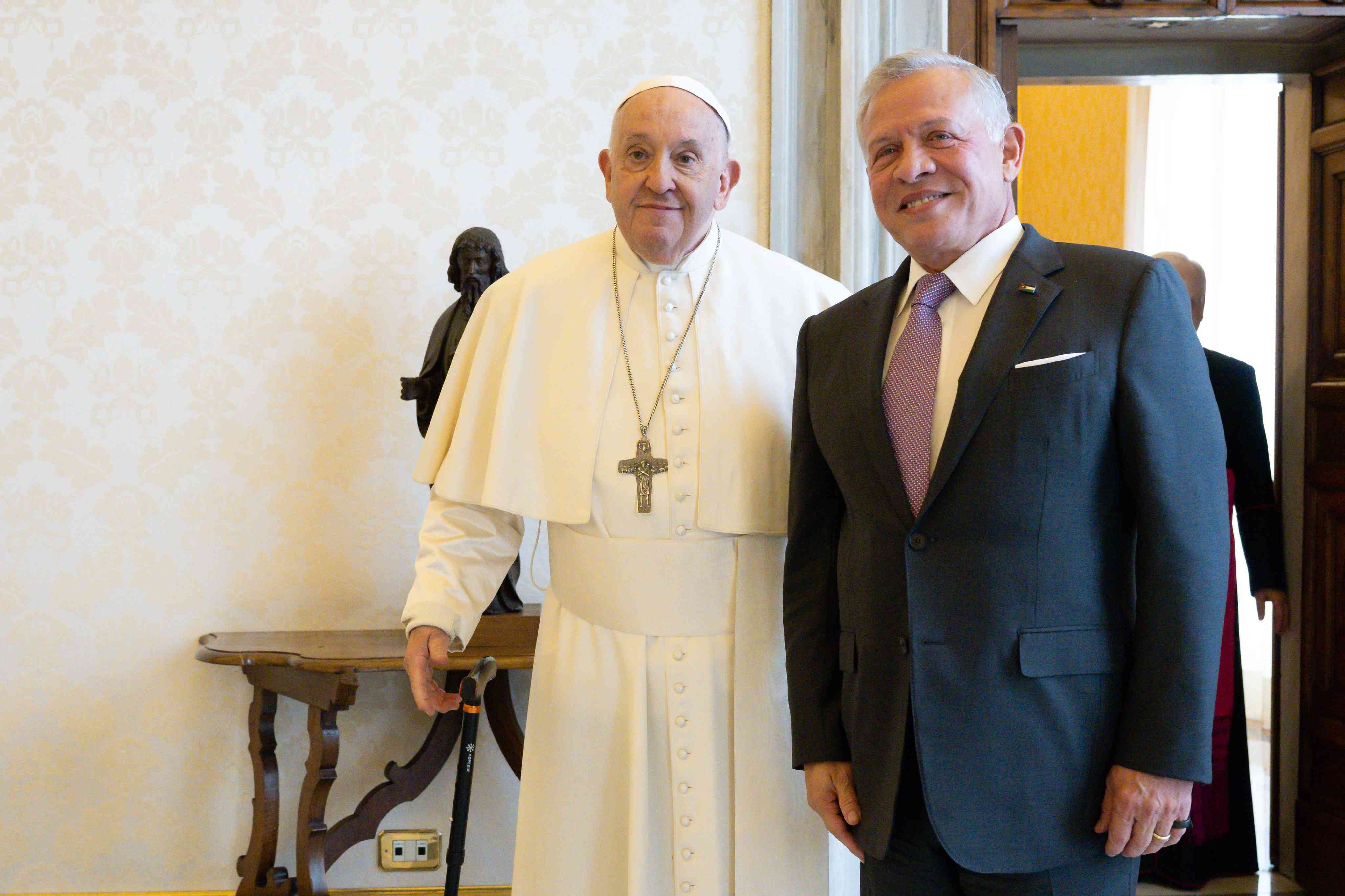 الملك لبابا الفاتيكان: الأردن حريص على الحفاظ على الأماكن الدينية المسيحية ورعايتها