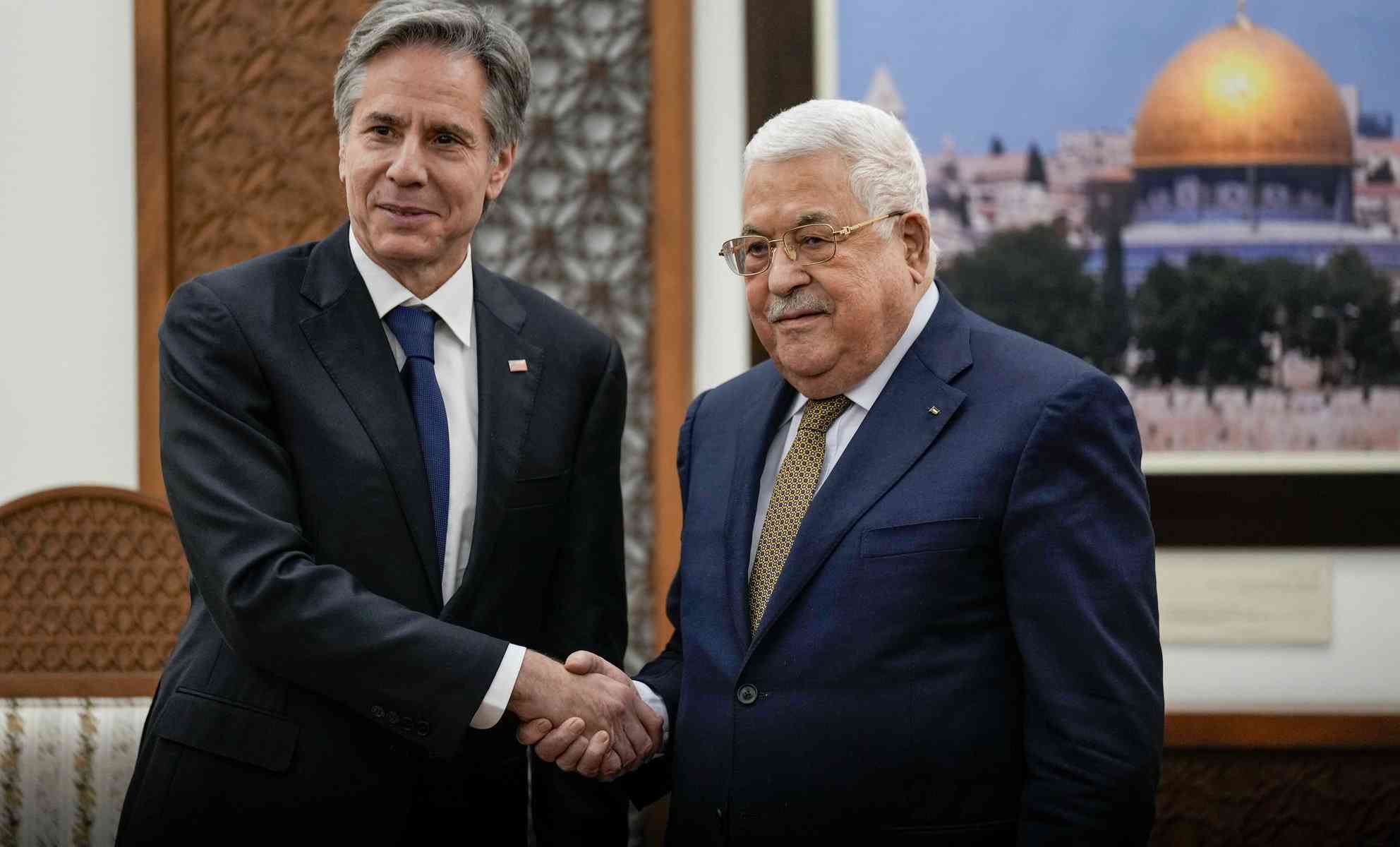 محلل إسرائيلي: عباس رفض لقاء بلينكن مرتين