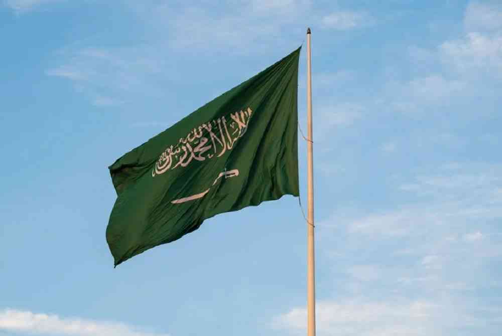 السعودية تحذر حاملي تأشيرة الزيارة بجميع أنواعها
