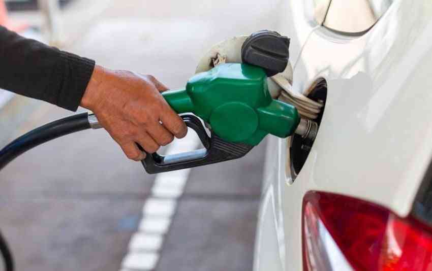 الحكومة: ارتفاع طفيف بأسعار البنزين عالميا