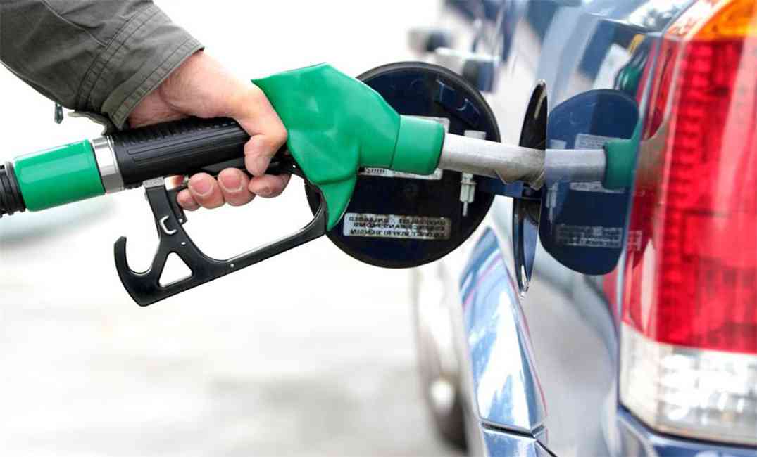 الحكومة تخفض سعر البنزين والديزل لشهر حزيران
