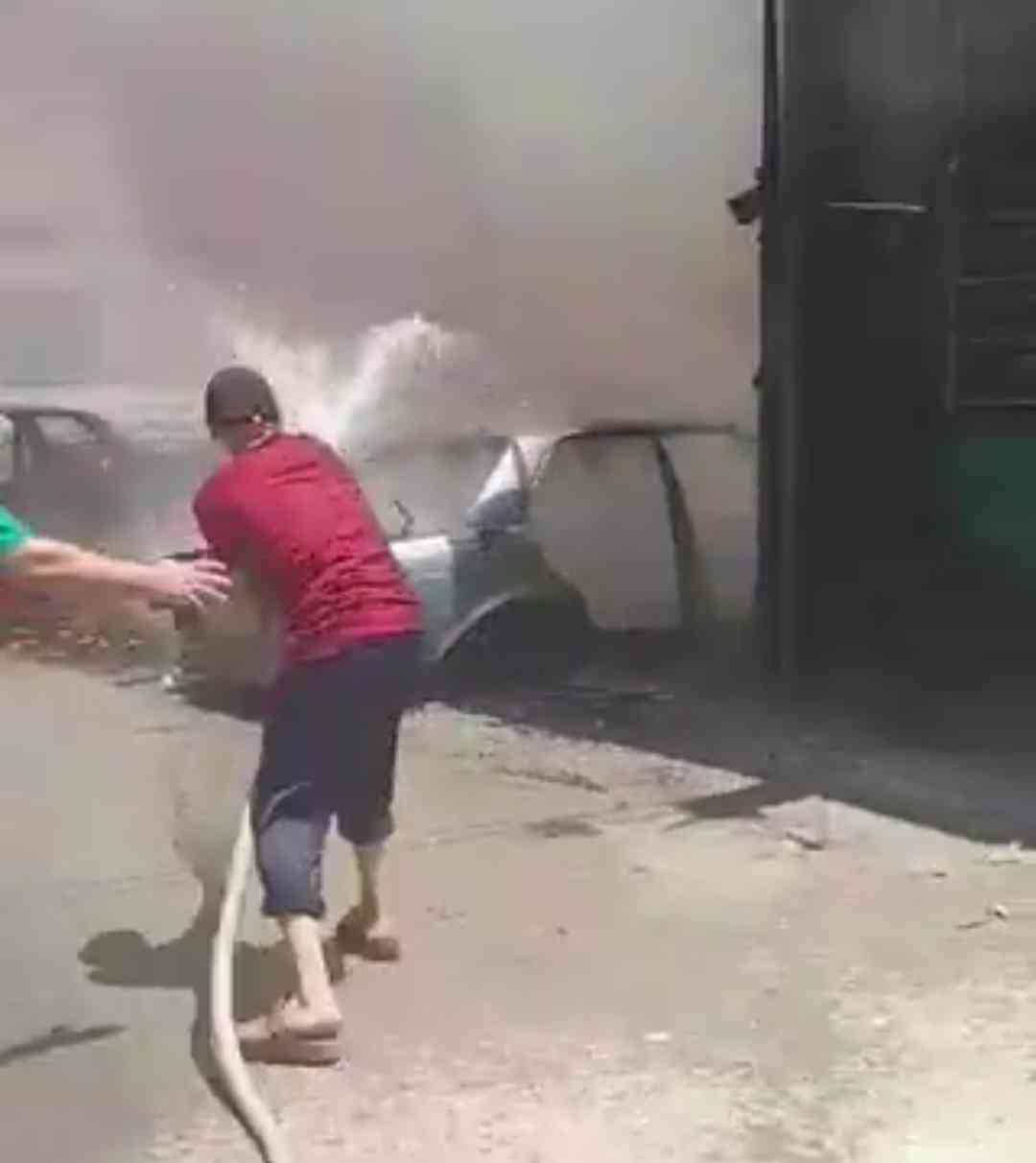بالفيديو.. احتراق 3 مركبات إثر حريق أعشاب ضخم في اربد