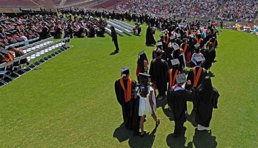 تضامناً مع القطاع.. مئات الطلاب ينسحبون من حفل تخرج جامعة ستانفورد - فيديو