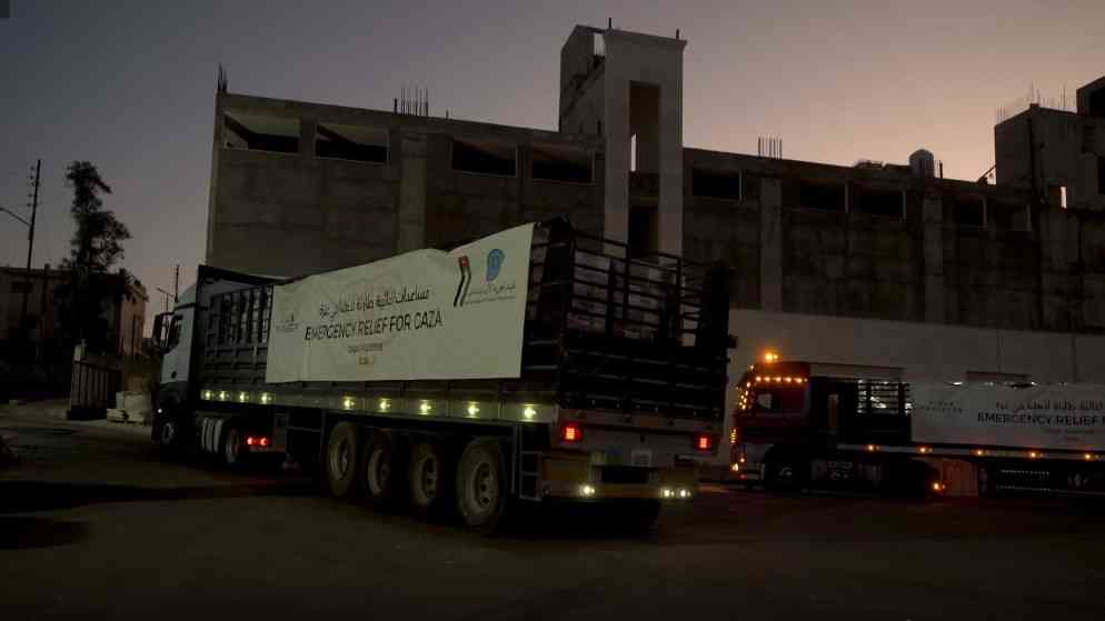 70 شاحنة جديدة من الأردن تعبر إلى شمال غزة (فيديو)