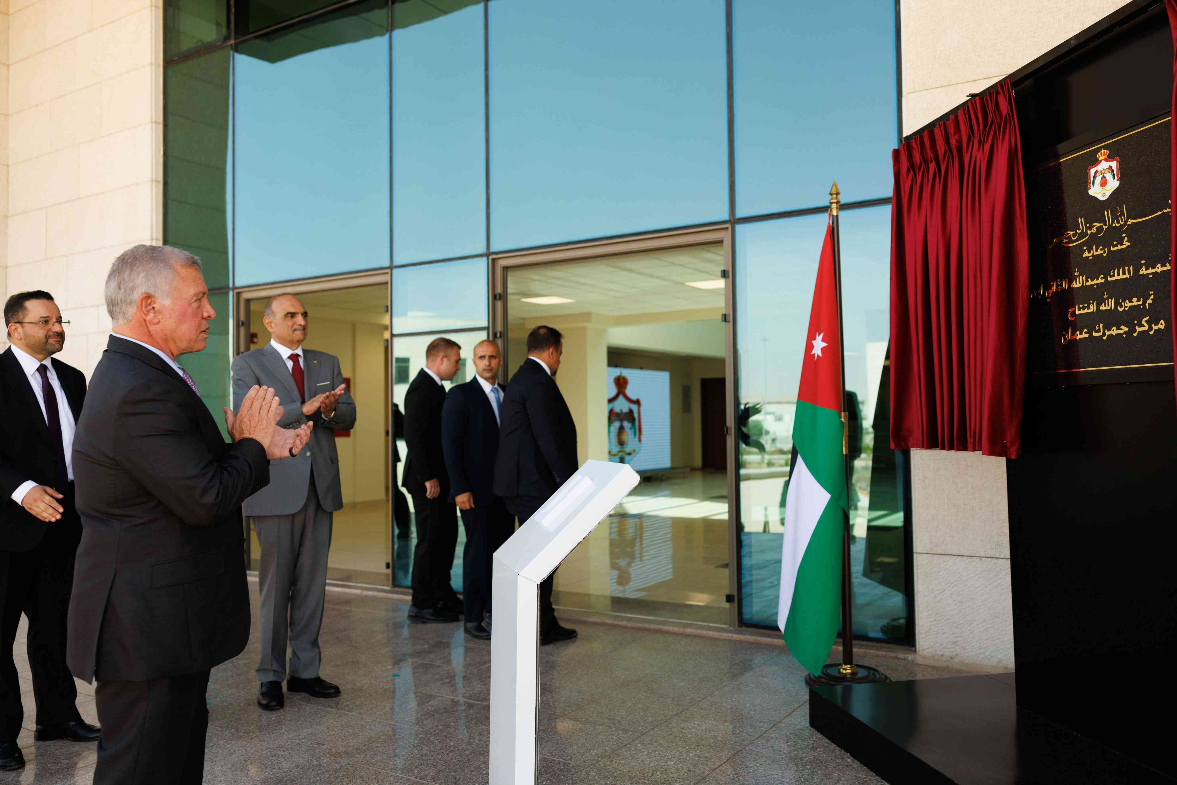 الملك يفتتح مركز جمرك عمان الجديد