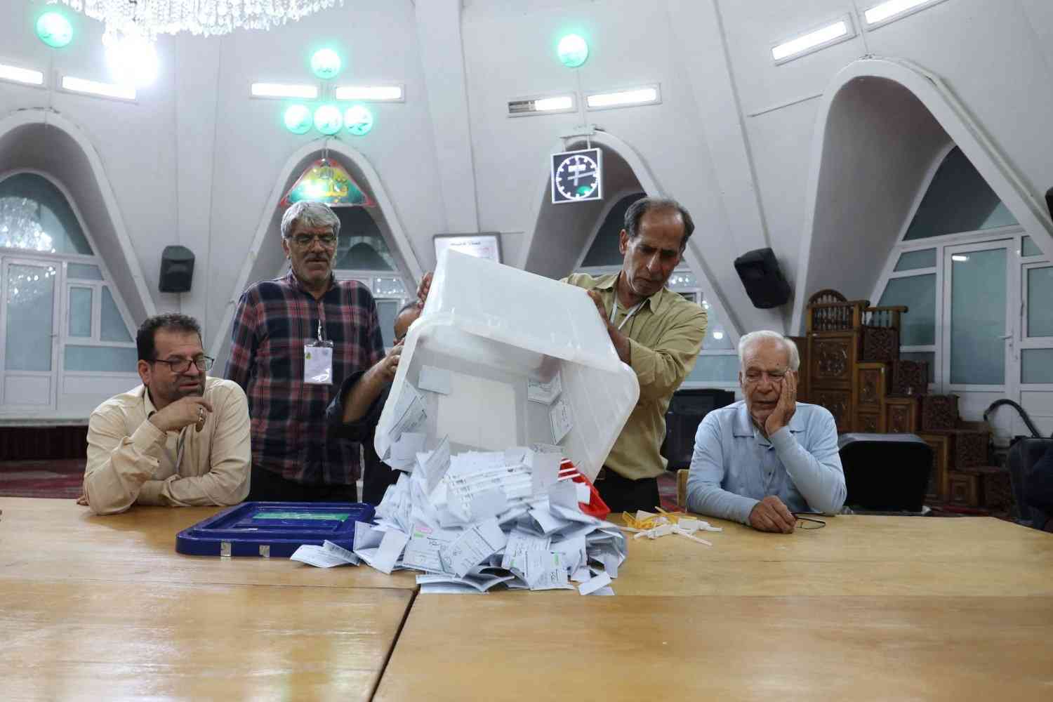الانتخابات الإيرانية.. مسعود بزشكيان يتصدر