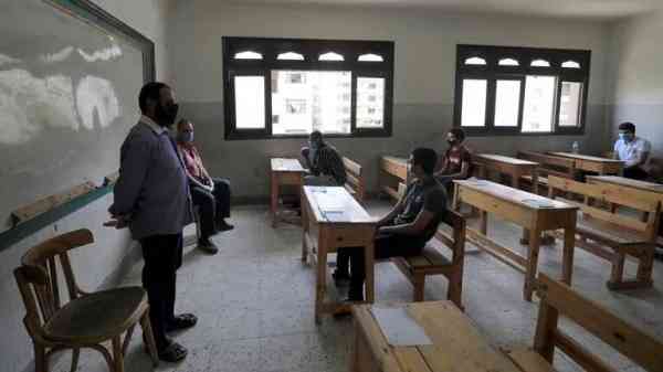 مدرسة في مصر تعرض أفلاما جنسية للطلاب الصغار وتسبب غضبا واسعا