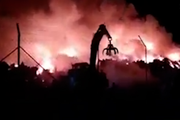 حريق ضخم في مصنع بالجيزة بعمان (فيديو)