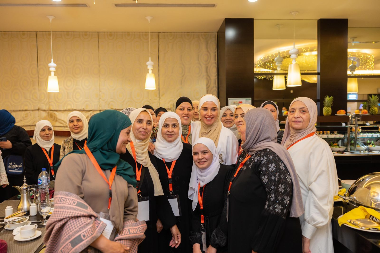 الملكة رانيا تقيم مأدبة إفطار في مكة لعدد من الأردنيات