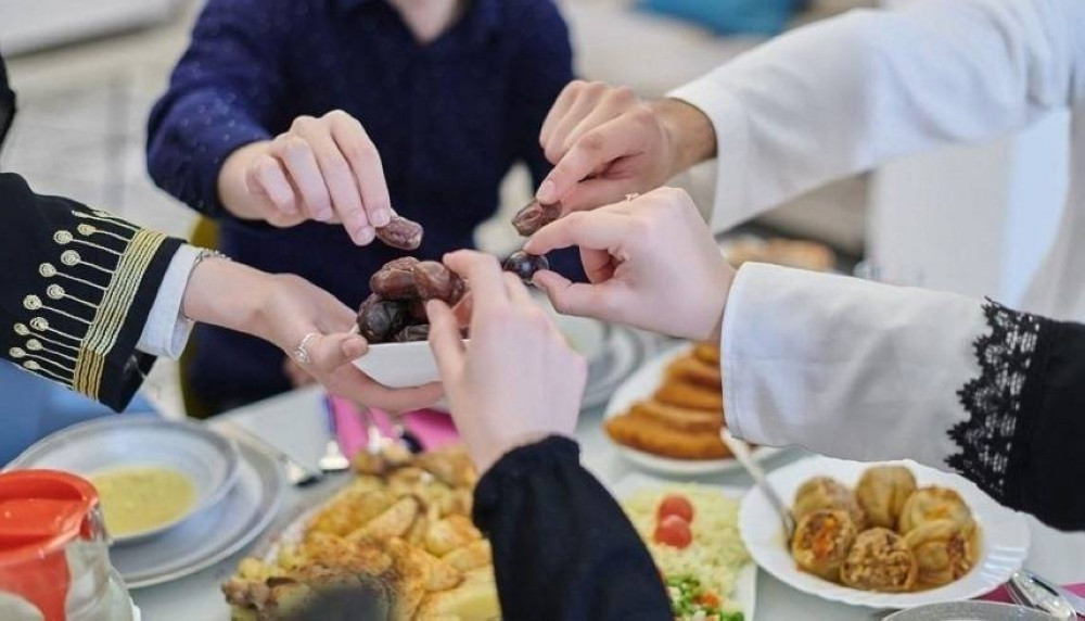 6 أخطاء شائعة تجنبها على الإفطار في رمضان