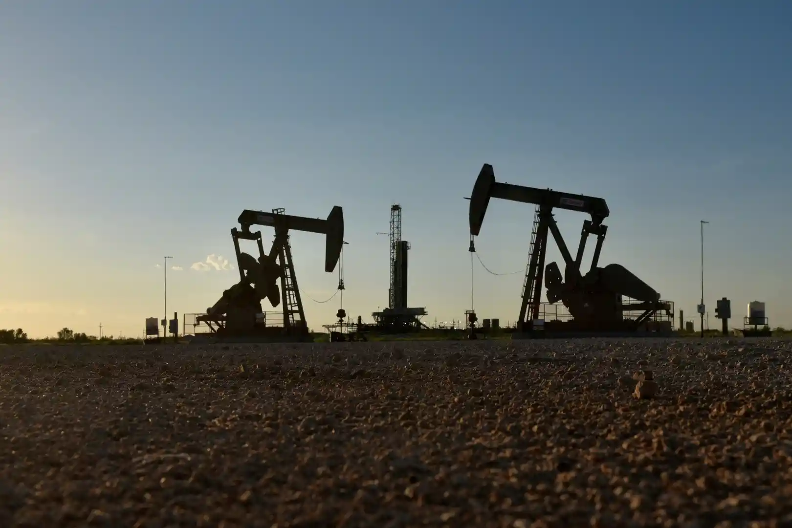 الشوبكي: أسعار النفط تنتظر ارتفاعا عنيفا