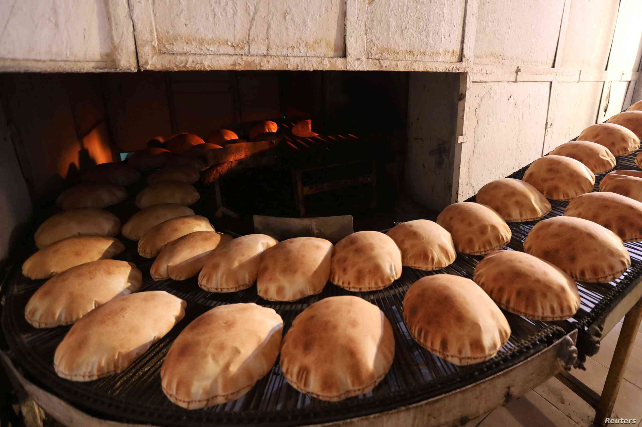 الحكومة تُطمئن الأردنيين: أسعار الخبز لن تتأثر برفع الطحين الموحد