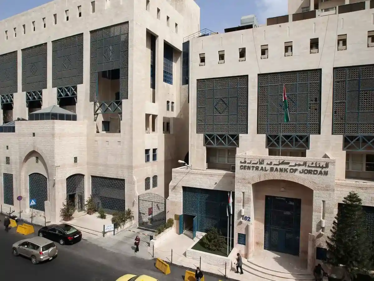 المركزي يطمئن الأردنيين بشأن متانة القطاع المصرفي