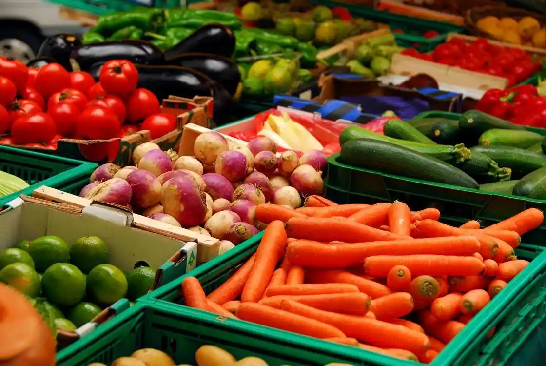 الحكومة تؤكد توفر أغلب المنتجات الزراعية في الأسواق