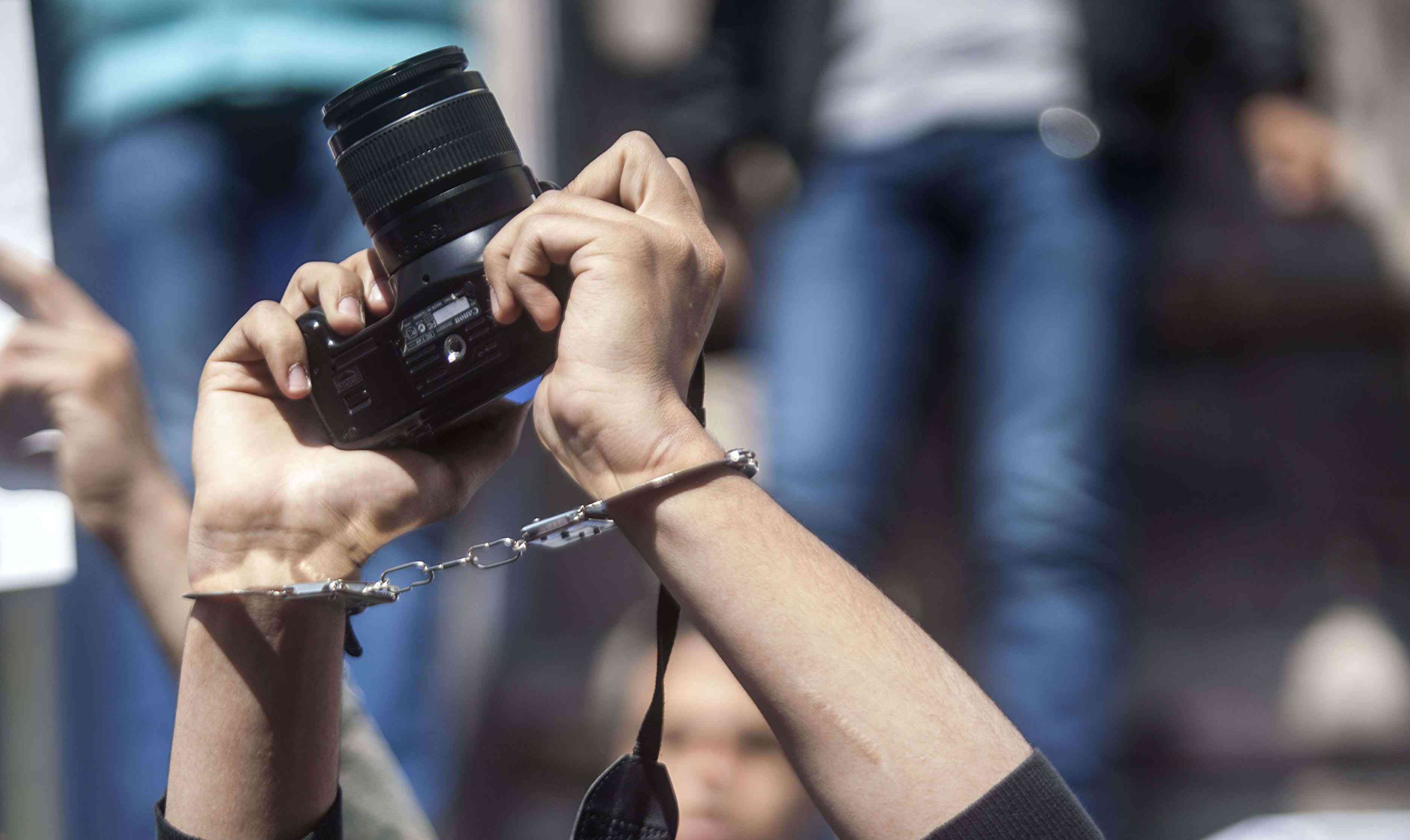 حماية الصحفيين: الحريات العامة وحقوق الإنسان تتعرض للتضييق