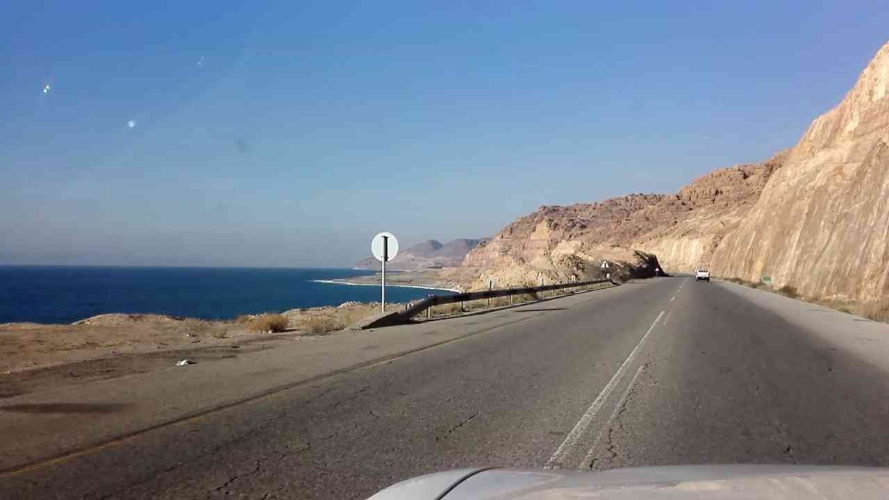 إغلاق طرق في البحر الميت