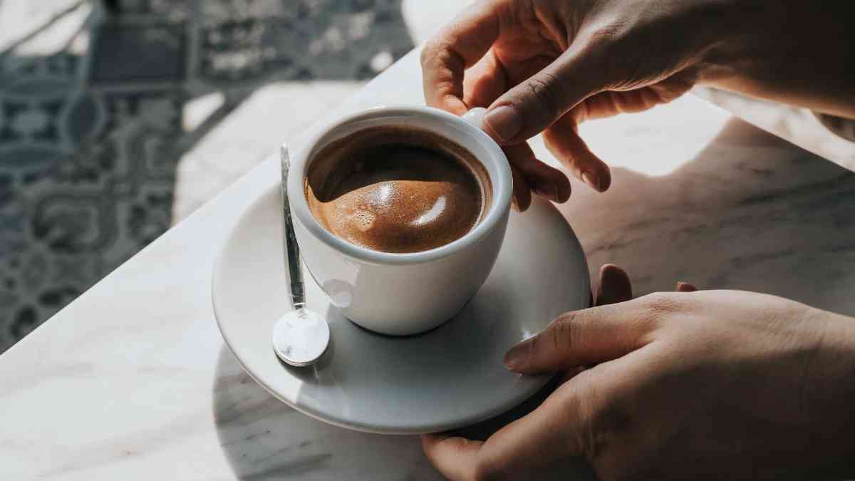 هل يمكن لشرب القهوة أن تمنع الحمل؟!