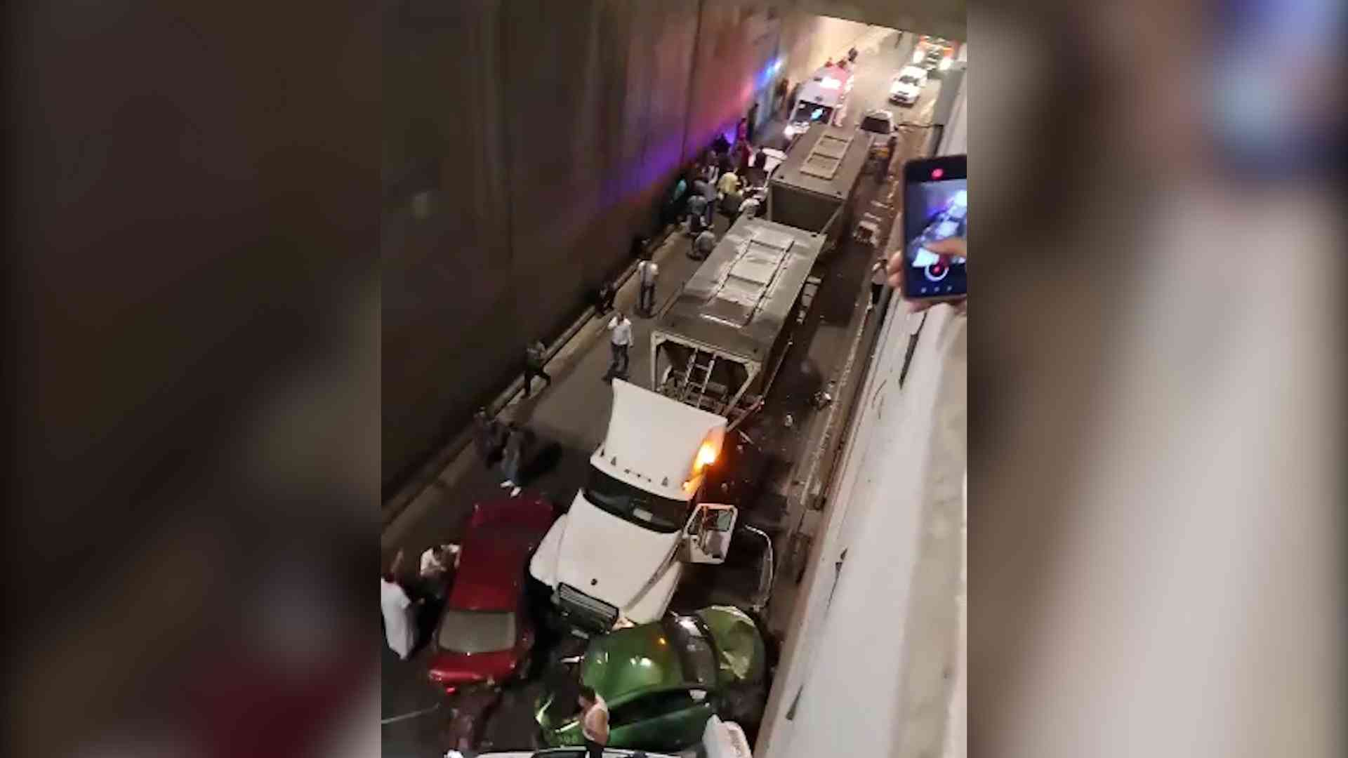 وفاة و13 إصابة بحادث تصادم في العقبة (فيديو)